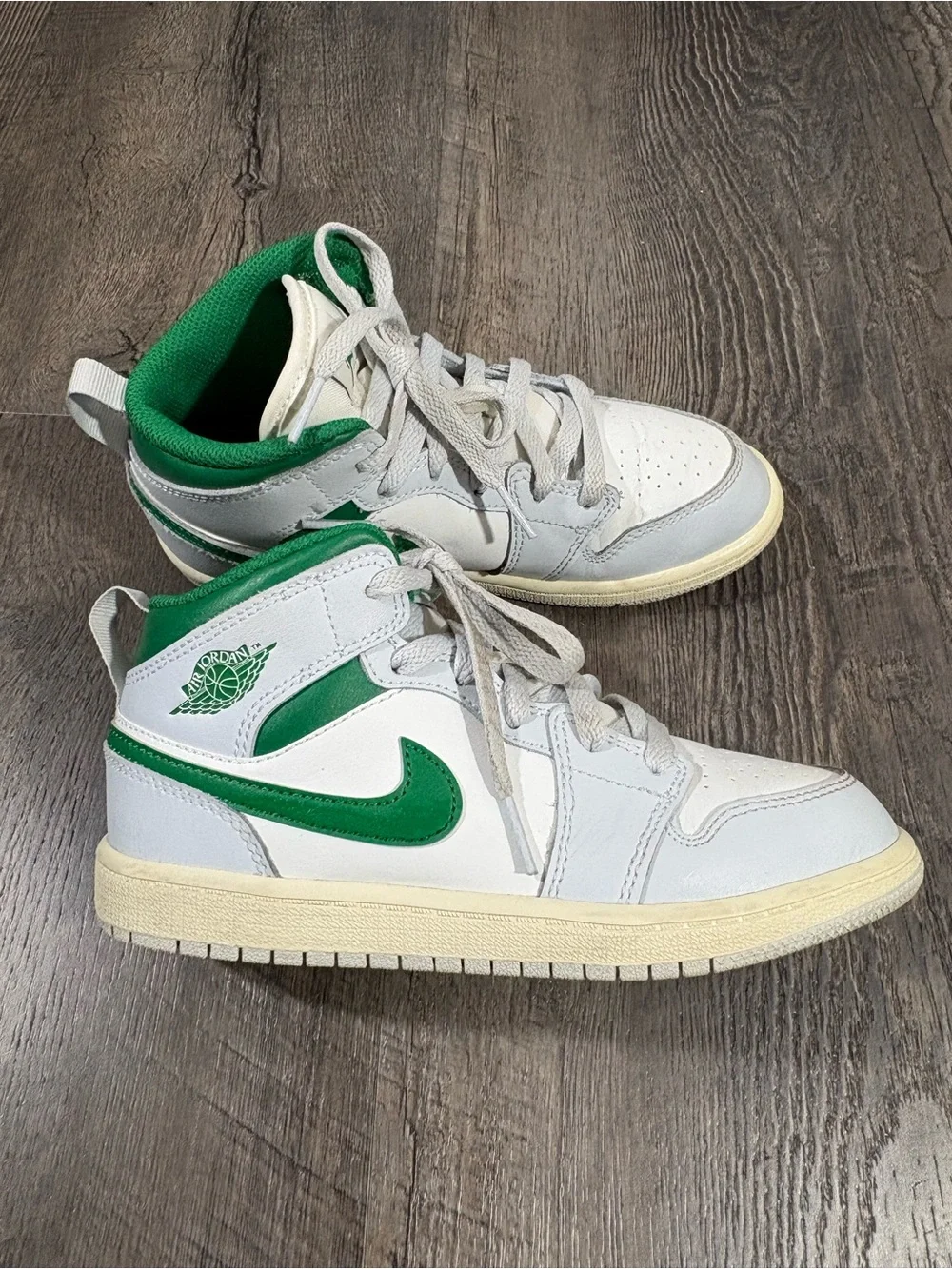 NIKE Air Jordan 1 Mid Boys Sneakers
